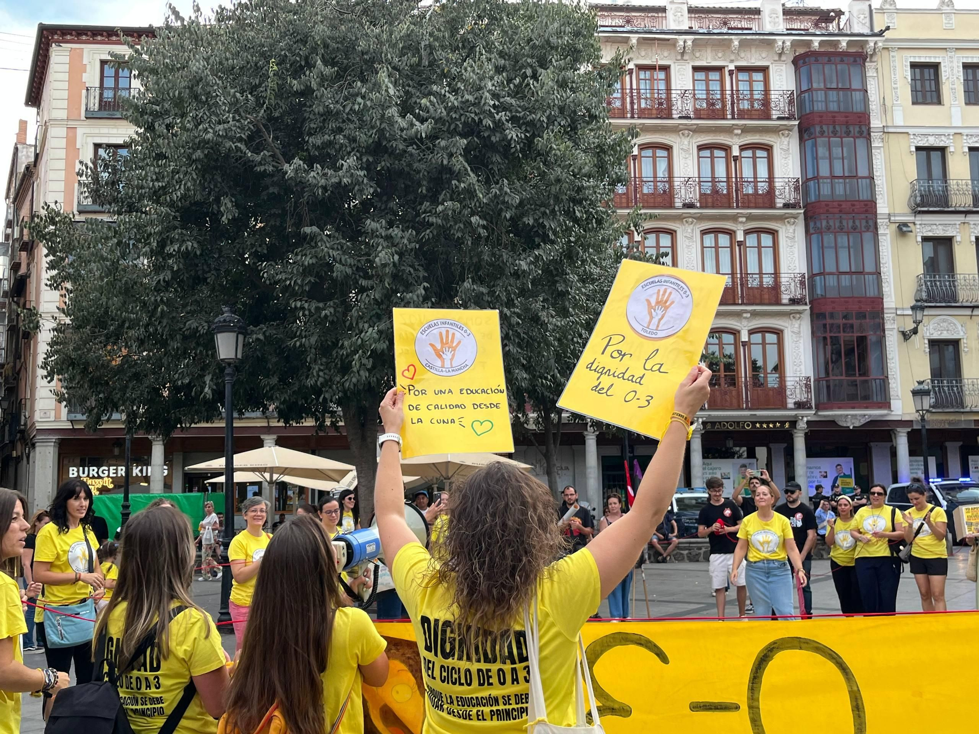 Pancartas reivindicativas de la concentración de las escuelas infantiles de Toledo