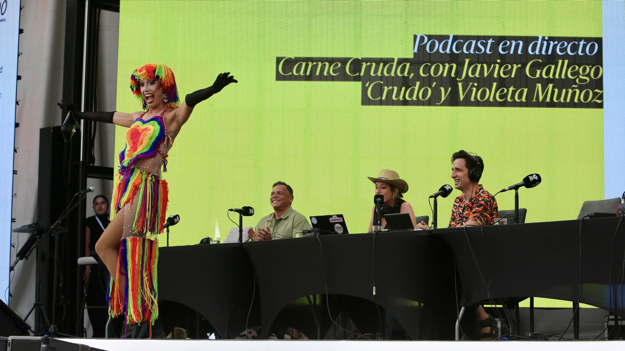 Una de las drags invitadas al show de Carne Cruda