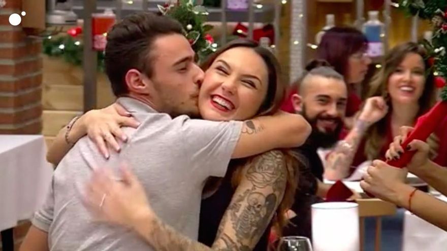 Beso bajo el muérdago de First Dates