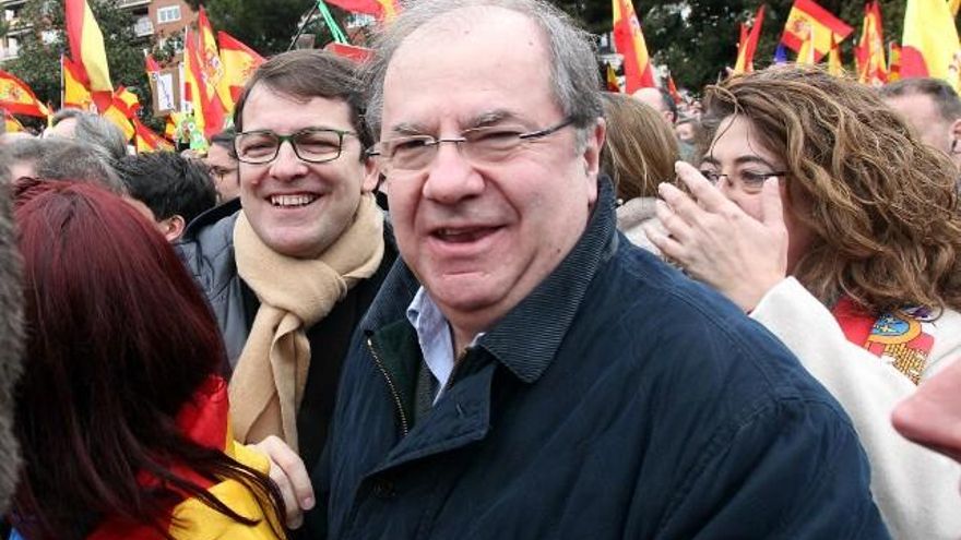 Juan Lázaro / ICAL El presidente de la Junta, Juan Vicente Herrera, junto al presidente del PPCyL, Alfonso Fernández Mañueco, en la concentración 'Por una España Unida ¡Elecciones ya!'