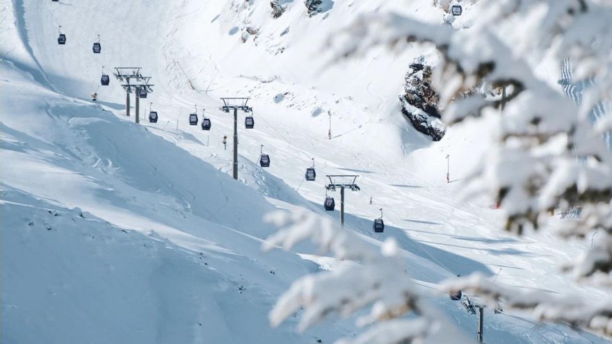 El agua de Iznájar que espera en Sierra Nevada: 20 hectómetros en forma de nieve