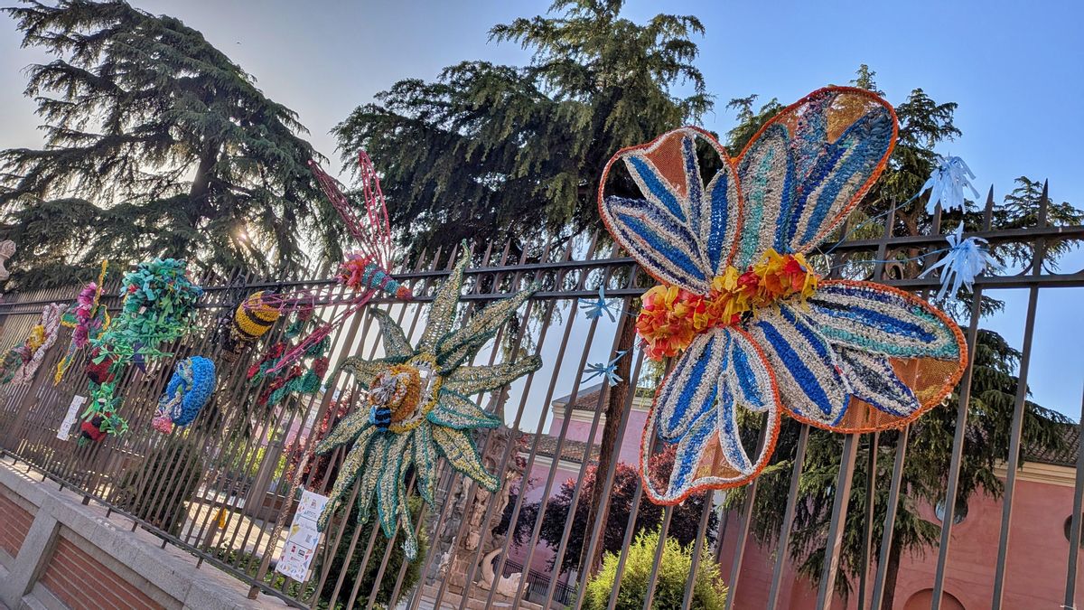 Instalación de Las Enganchadas en Pinta Malasaña 2026