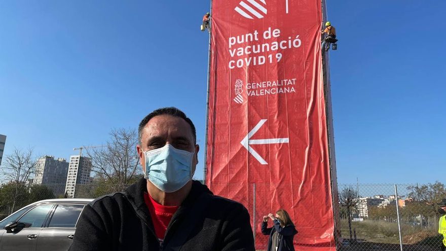 Uno de los guardias civiles vacunados este pasado miércoles en el Hospital de la Fe de València.