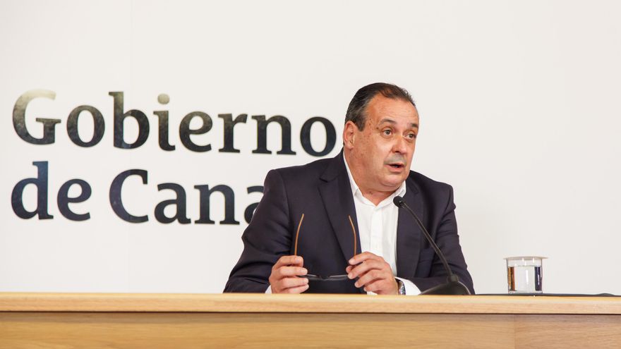 El consejero de Sanidad defiende el aumento del presupuesto del SCS y la estabilización de 12.000 trabajadores frente a las movilizaciones