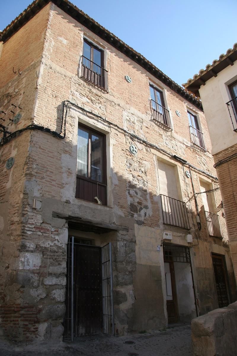Fachada de la Casa del Temple en Toledo