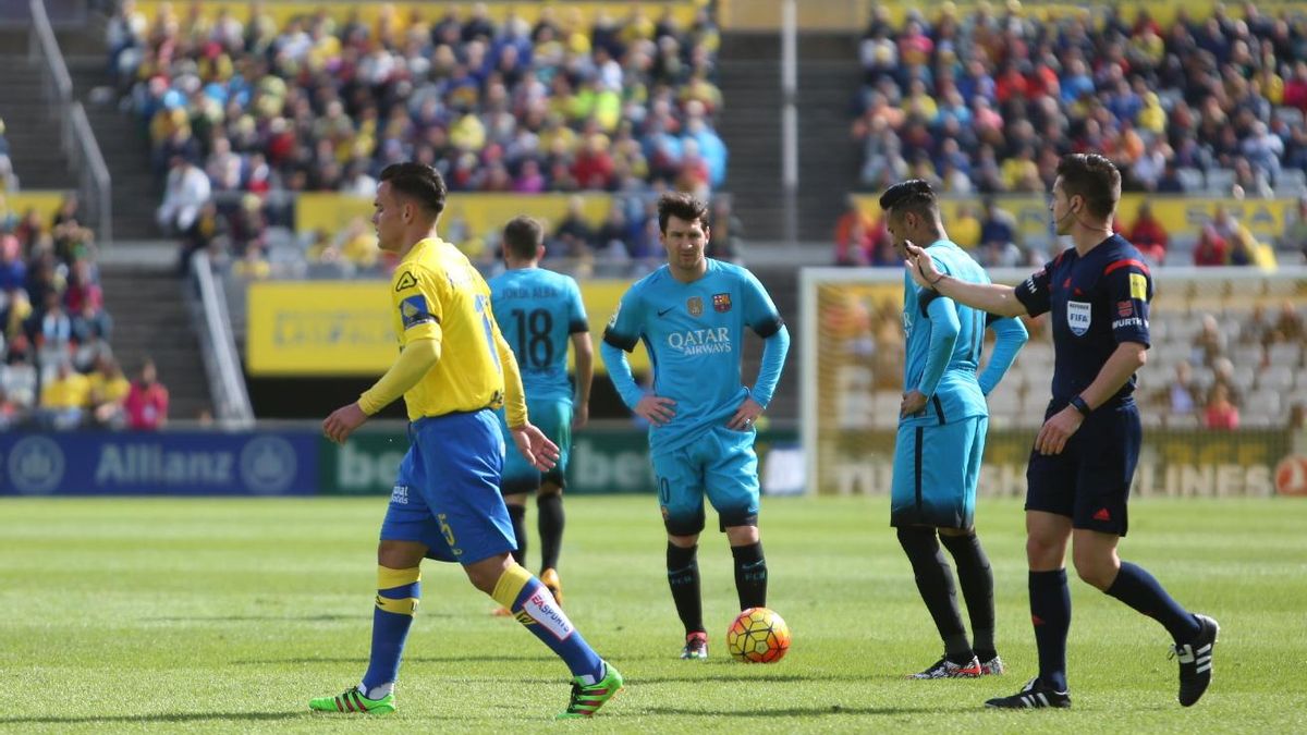 Cuando la UD Las Palmas le plantó cara al Barca en el Estadio de Gran Canaria