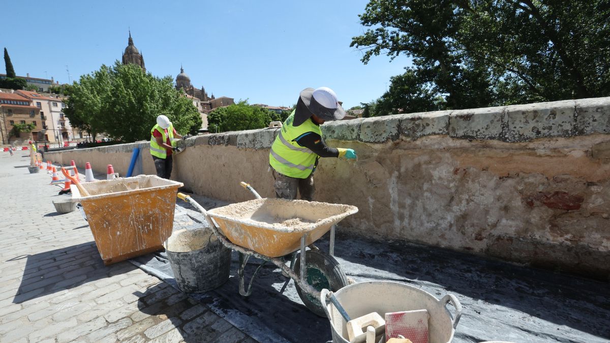 El puente romano de Salamanca cambia de imagen por primera vez en más de dos décadas