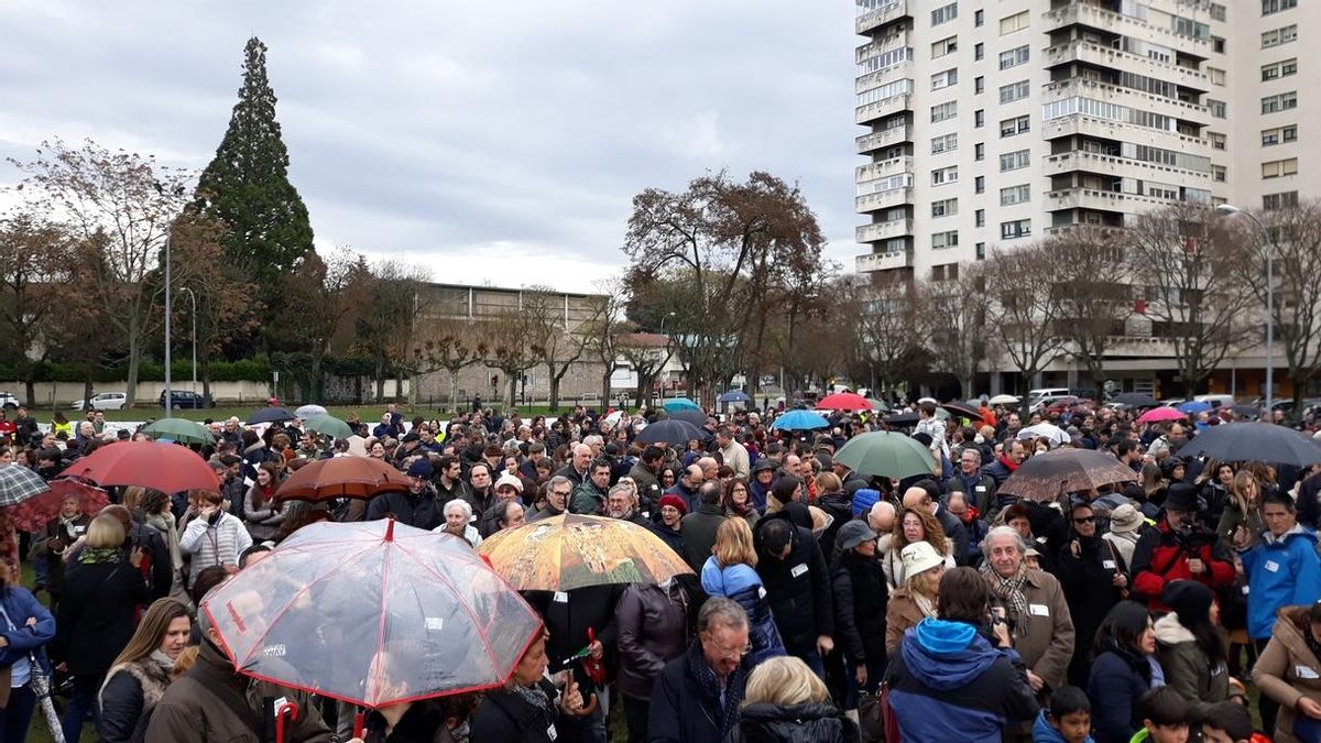 Una concentración rechaza en Pamplona "la imposición" del programa Skolae por "ilegal, ilegítimo e injusto"