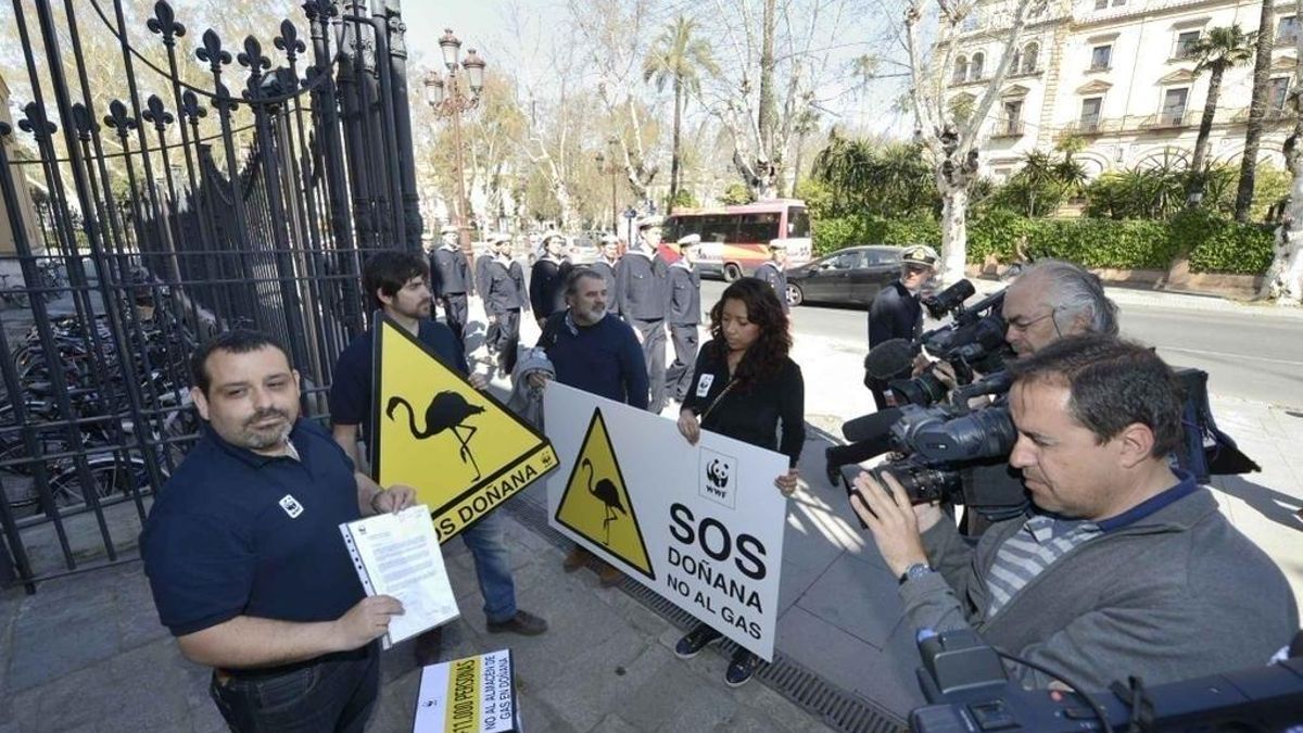 WWF recogió miles de firmas contra el proyecto gasístico.