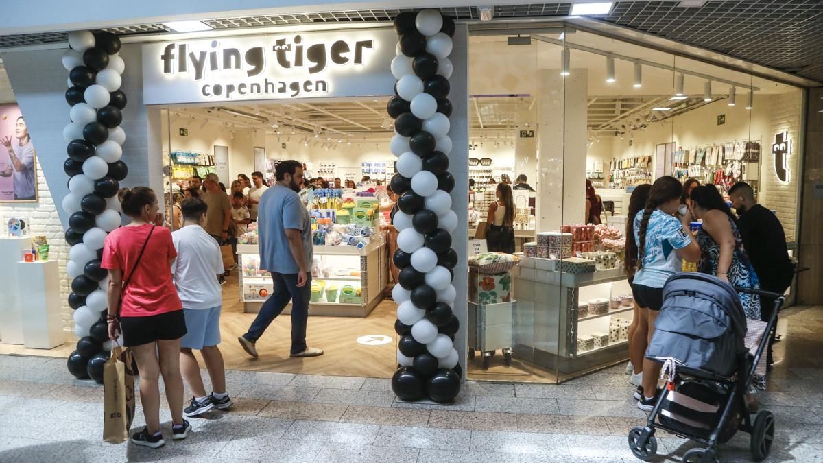 La fiebre Tiger conquista El Arcángel: regalos, colas y mucha curiosidad en la nueva tienda de la cadena
