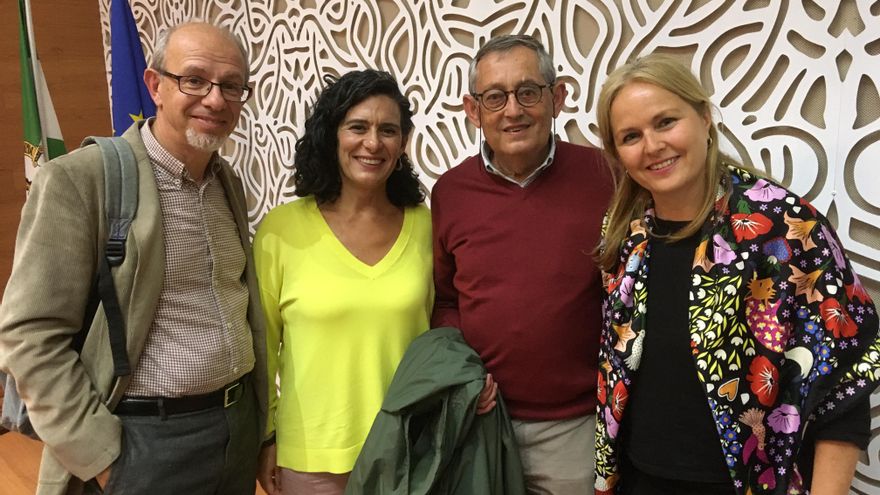 De izquierda a derecha, José Manuel Ferreirós (moderador de la mesa), Reyes Tirado, Miguel Delibes y Ana Díaz.