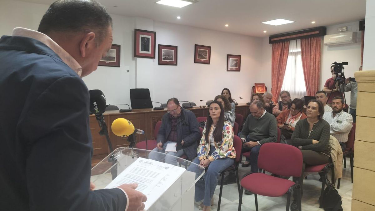 El alcalde presenta la campaña de promoción turística.