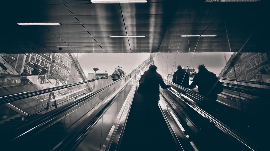 "No puedo ir en Metro con silla de ruedas, me gasto todo en taxis": la inaccesibilidad del transporte público infringe la ley