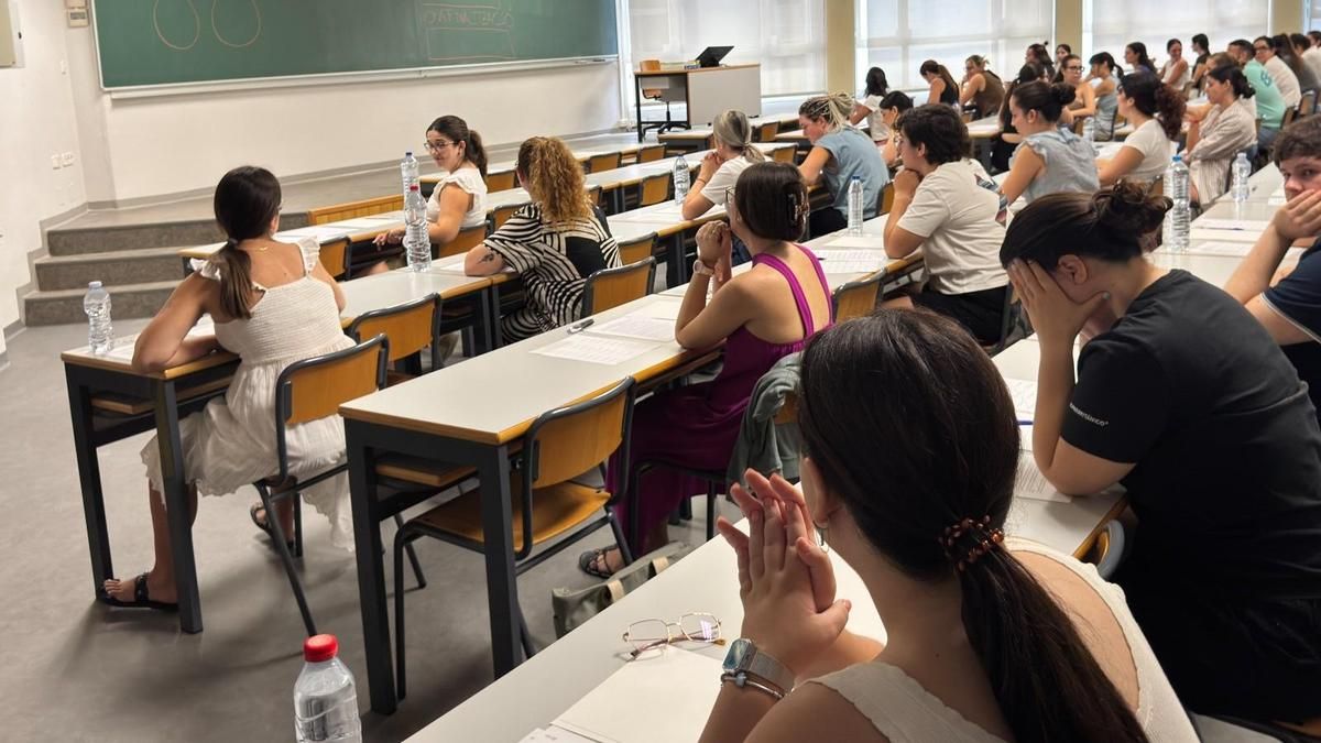 Educación convoca 2.052 plazas de oposición para Secundaria entre las críticas del STEPV por la exención del valenciano