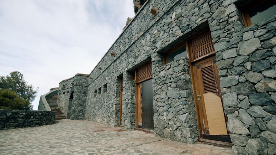 En Canarias existen incontables ejemplos de obras sobrevaloradas o de dudosa o nula utilidad realizadas con dinero público