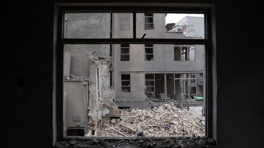 Un edificio residencial dañado en el sur de Teherán, Irán. EFE/ABEDIN TAHERKENAREH