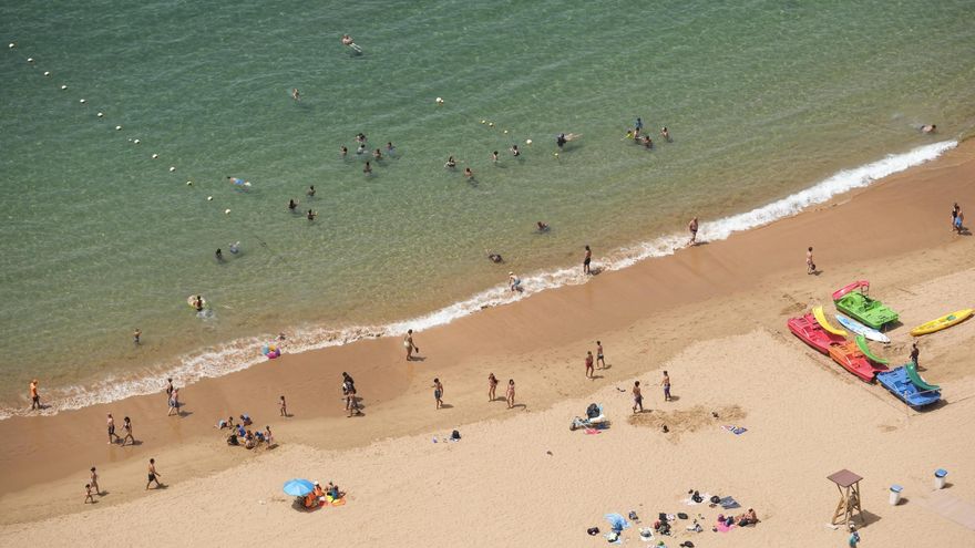 Un hombre fallece tras ser sacado del mar en la playa de Las Teresitas