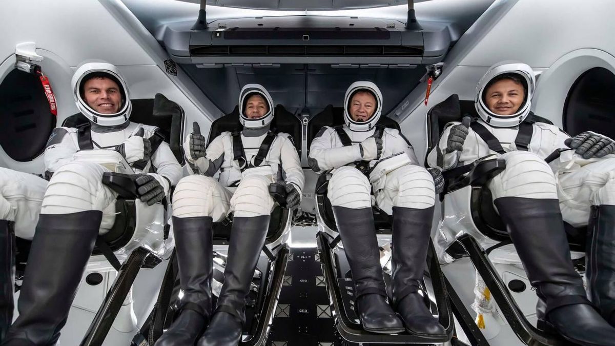 Tripulación de la Axiom 3 comandada por Miguel López-Alegría, segundo por la derecha de la imagen.