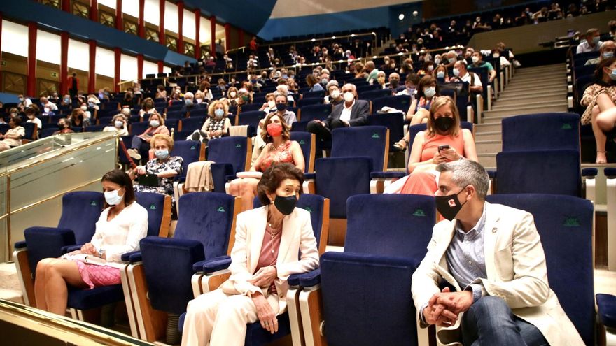 El vicepresidente con Paloma O'Shea en el concierto