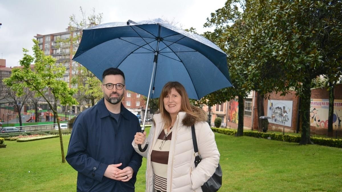 El acalde de Sestao, Gorka Álvarez, con Ainhoa Basabe, su antecesora en el cargo.