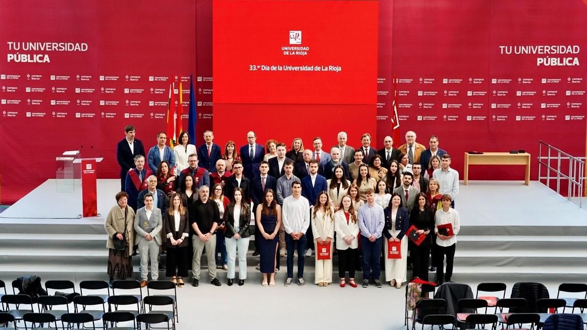 Foto de familia del Día de la Universidad de La Rioja