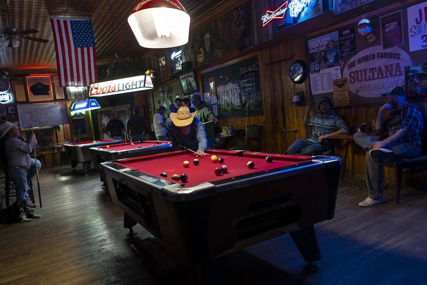 Interior de un bar en Williams (Arizona) donde se juega al billar, una de las paradas habituales en la Ruta 66. | JOAQUÍN GÓMEZ SASTRE