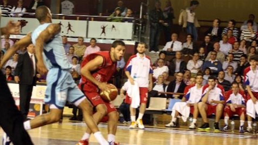 Manny quezada entrando a canasta