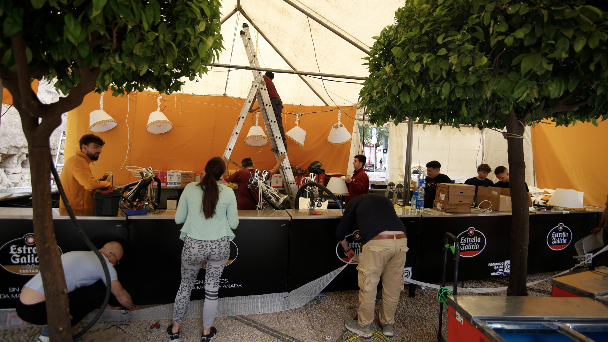 Montaje de cruces de mayo