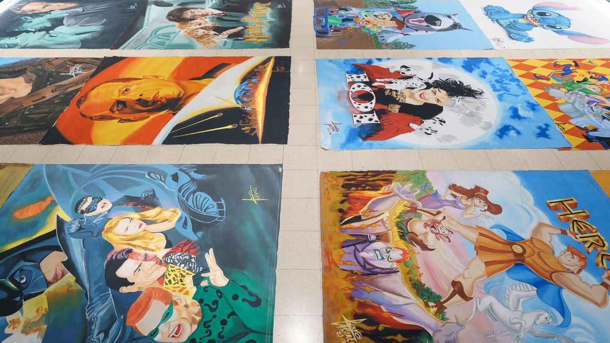 Carteles pintados por Charo Valentí.