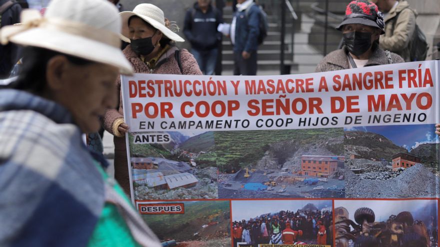 Con ataúdes vacíos, mineros bolivianos protestan por muerte de cinco personas en explosión