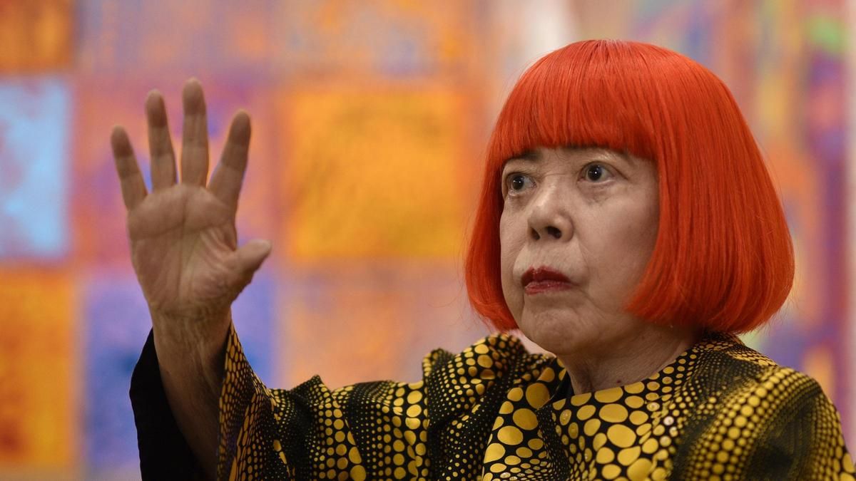 Muere Yayoi Kusama a los 97 años, la artista japonesa de los espejos infinitos