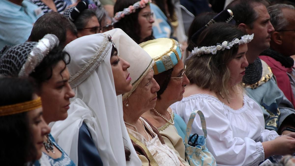 La Asociación Cultural El Trovador Leonés lleva a cabo una representación de las Cortes de 1188 bajo el título ‘Al Alba del Parlamentarismo’. 