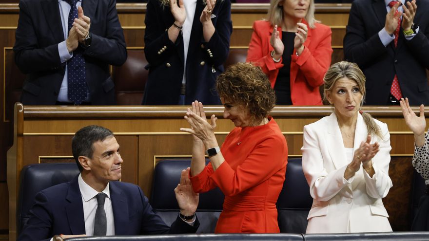 María Jesús Montero, Yolanda Díaz y diputados socialistas aplauden al presidente del Gobierno, Pedro Sánchez.