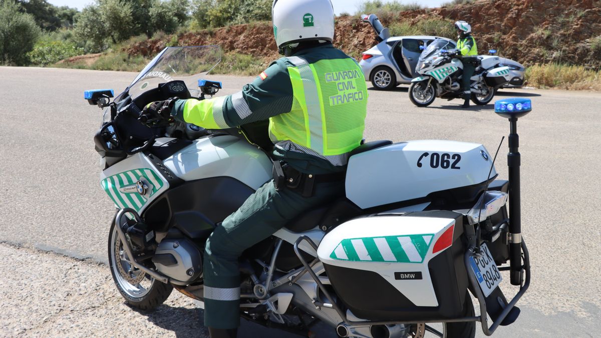 La Guardia Civil sorprende en Córdoba al conductor de un camión consumiendo cocaína en el vehículo