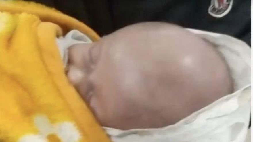 Bebé recién nacido en Ucrania.