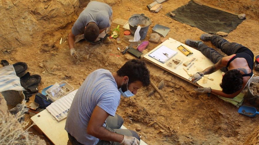 La falta de juristas en la Junta frena el desarrollo de la Ley de Memoria Histórica de Extremadura