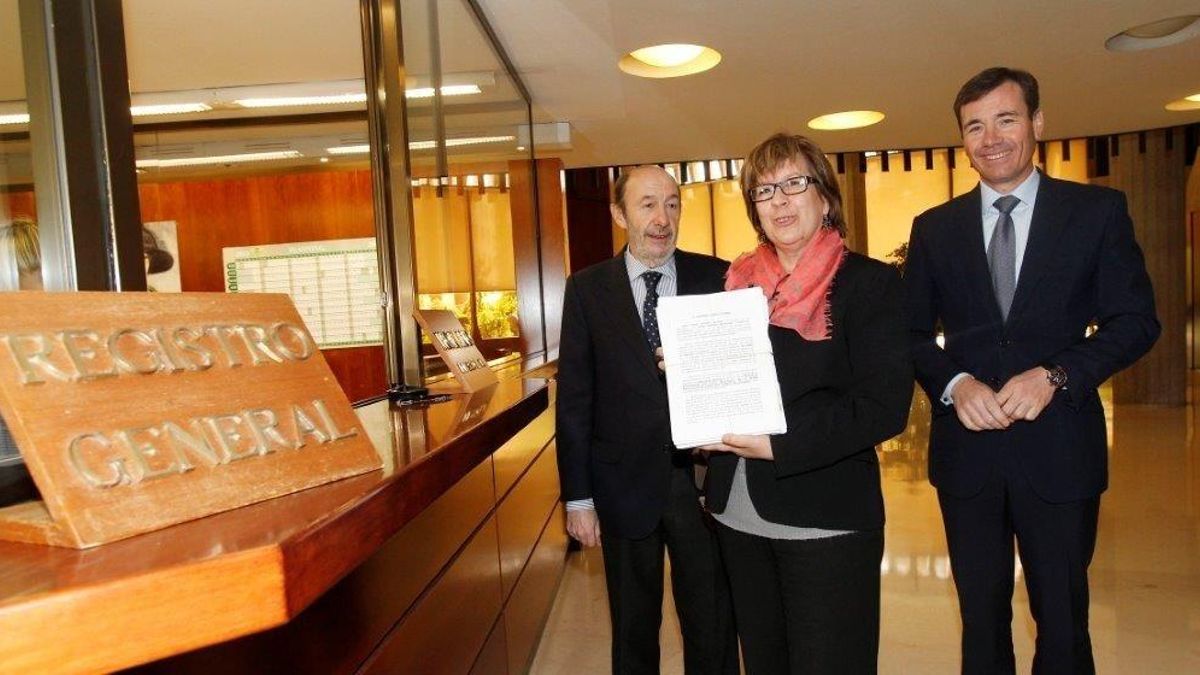 Rubalcaba y Gómez recurren al TC suspensión de Menéndez como diputada de la Asamblea de Madrid durante un mes-.