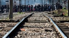 Refugiados en su ruta por la frontera de Macedonia