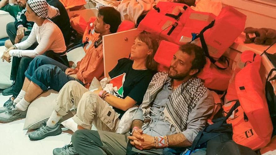 Activistas de la flotilla detenidos por Israel, entre ellos la sueca Greta Thumberg.