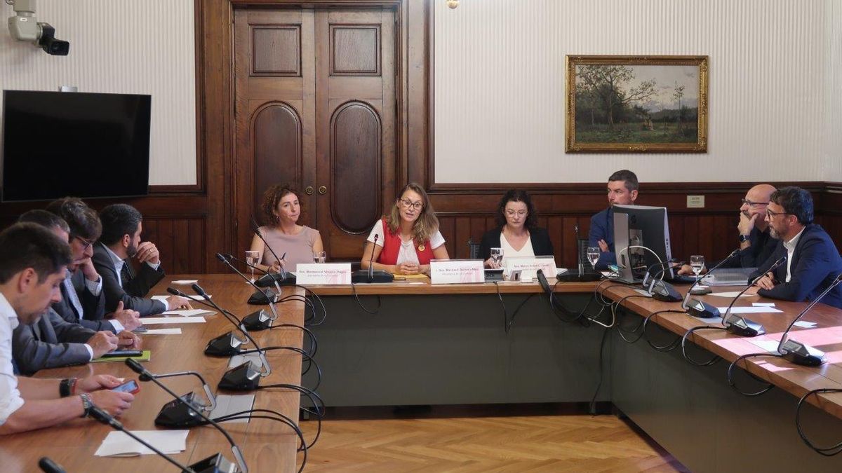 El Parlament constituye la comisión que investigará el espionaje con Pegasus, que preside la diputada de ERC Meritxell Serret.