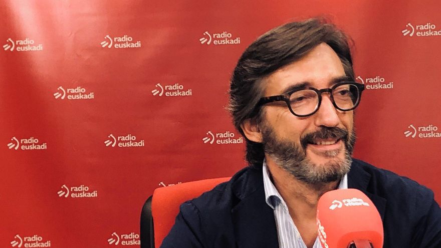 Iñaki Oyarzabal, presidente del PP de Álava, en la entrevista con Radio Euskadi