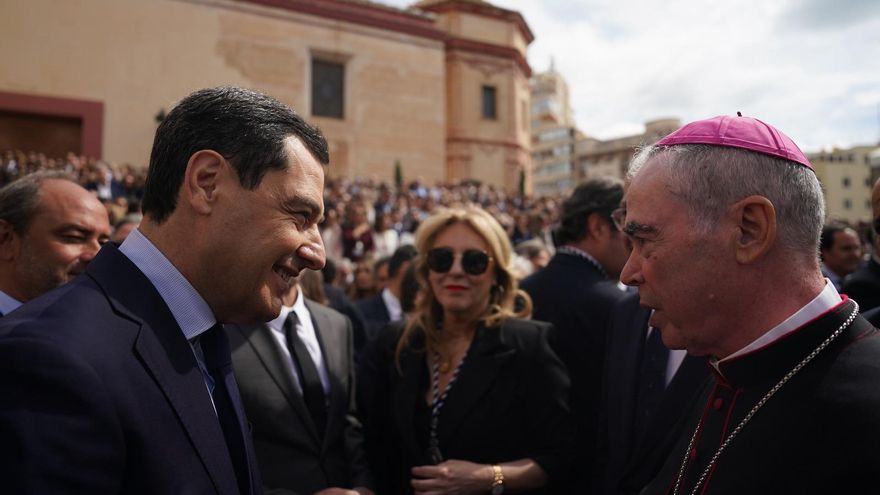 Moreno saca pecho de la Semana Santa y defiende la inversión de 3,5 millones en la Magna de Roma: "Es marca Andalucía"