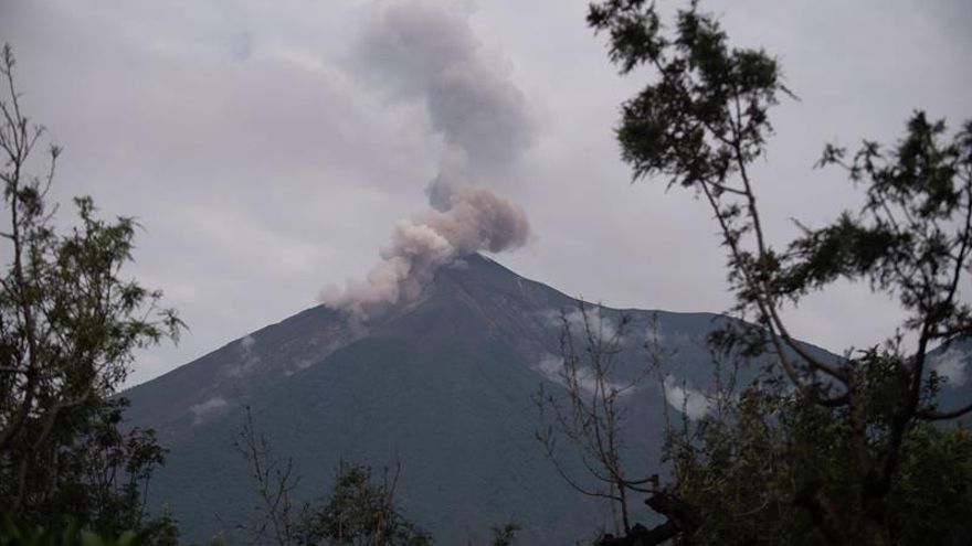 El volcán de Fuego de Guatemala tiene explosiones y lanza ceniza a 4.700 metros