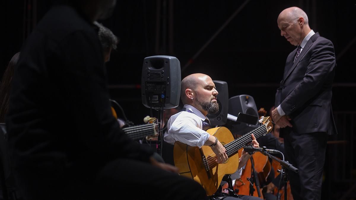 Homenaje a Manolo Sanlúcar en el inicio del Festival de la Guitarra