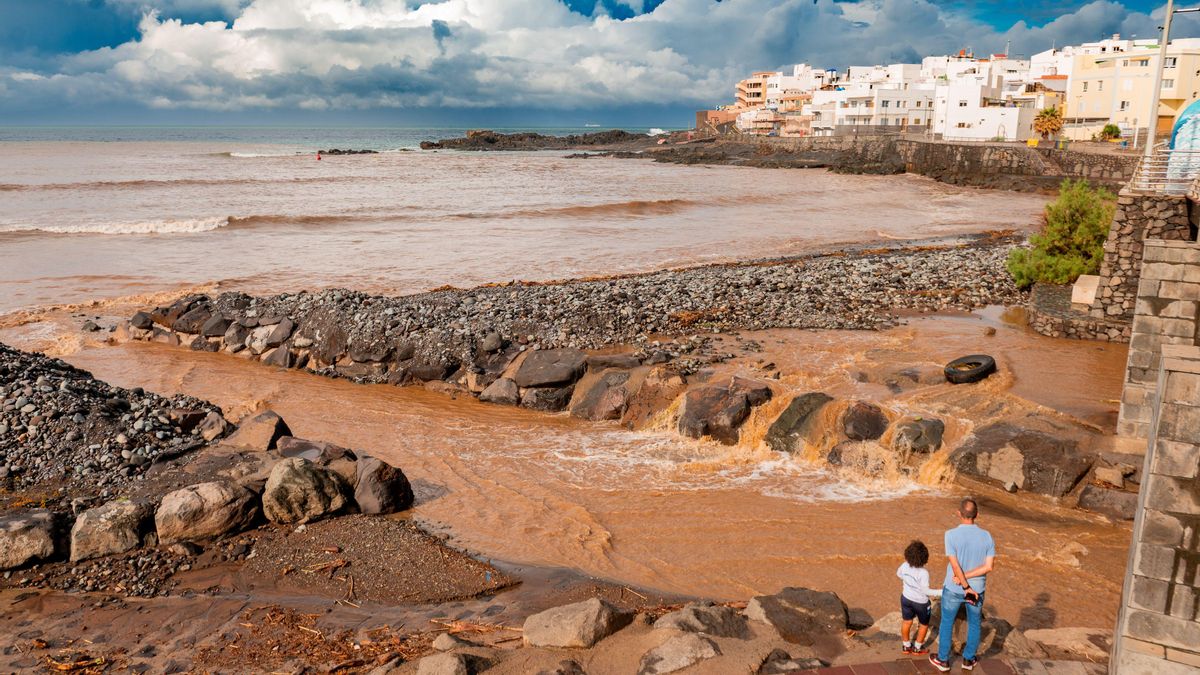 Desembocadura del barranco en El Puertillo, Arucas, en Gran Canaria, por las lluvias de la borrasca Therese.