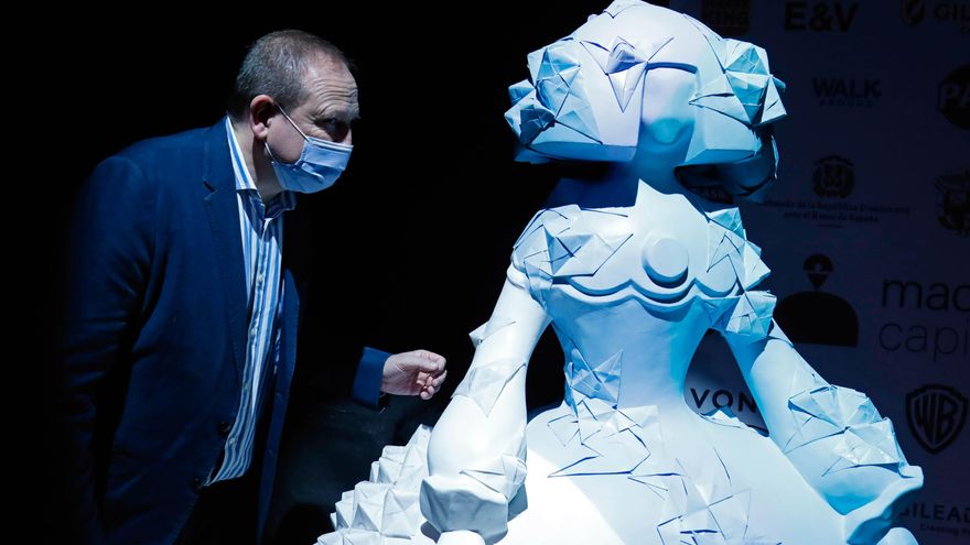 El delegado de Economía del Ayuntamiento, Miguel Ángel Redondo, ante una menina