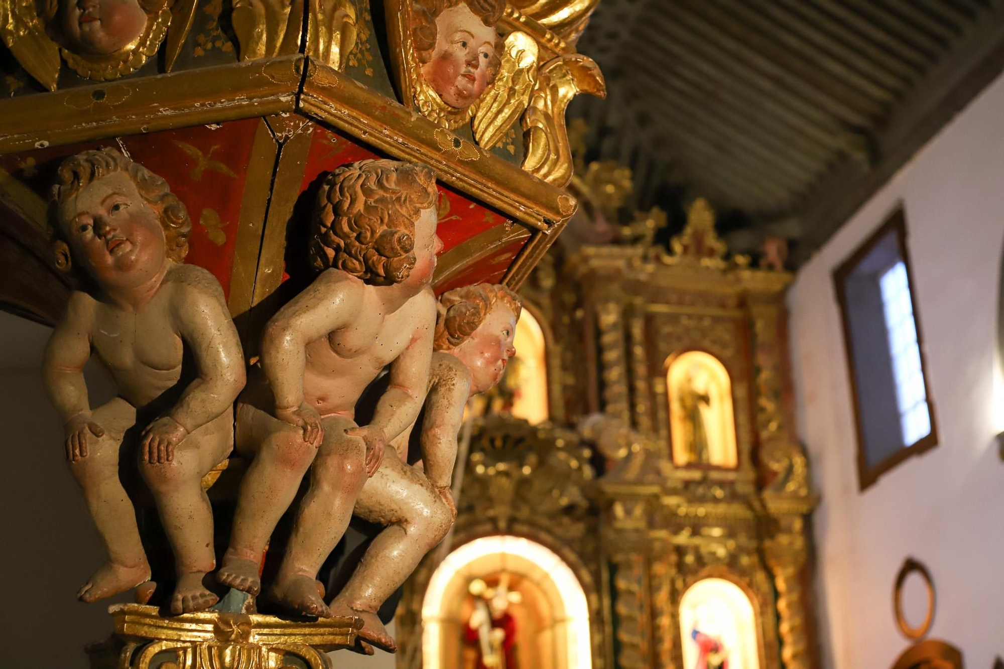 La iglesia de Santo Domingo inaugura su colección museística con tesoros de arte canario y flamenco.