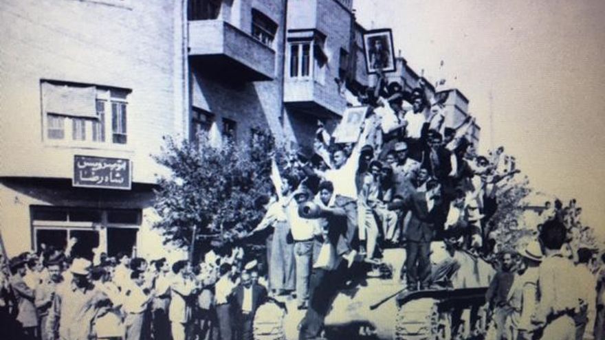 Tanques mercenarios en Teherán.