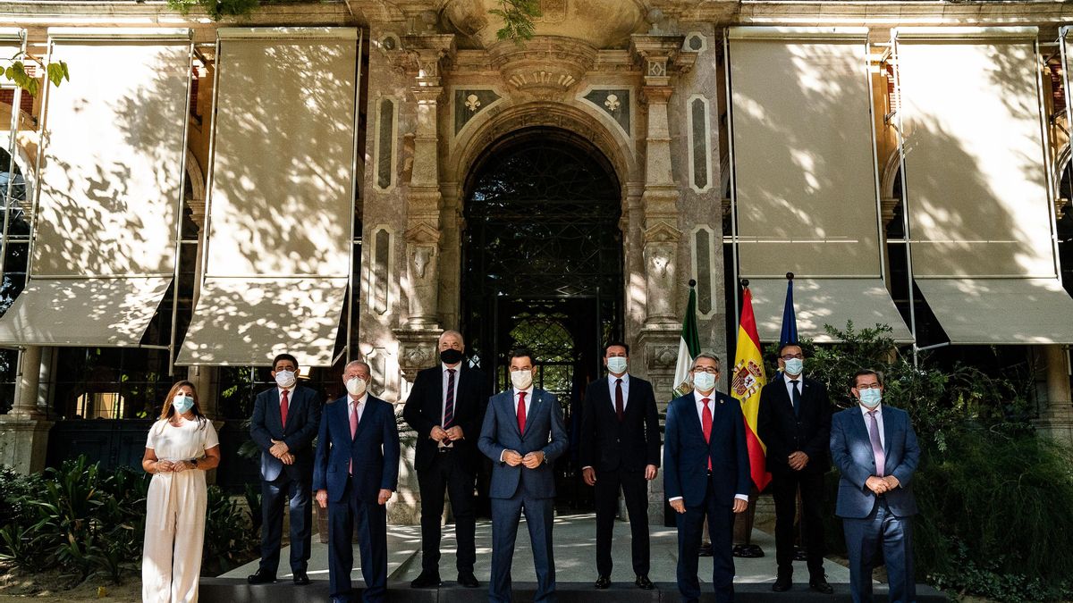 Reunión del presidente de la Junta de Andalucía con los presidentes de las diputaciones provinciales.
