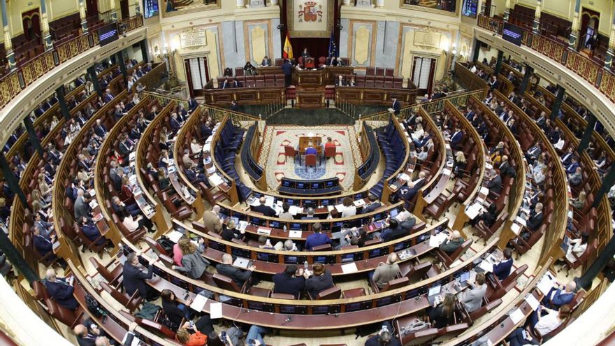 Diputados en una sesión plenaria en el hemiciclo